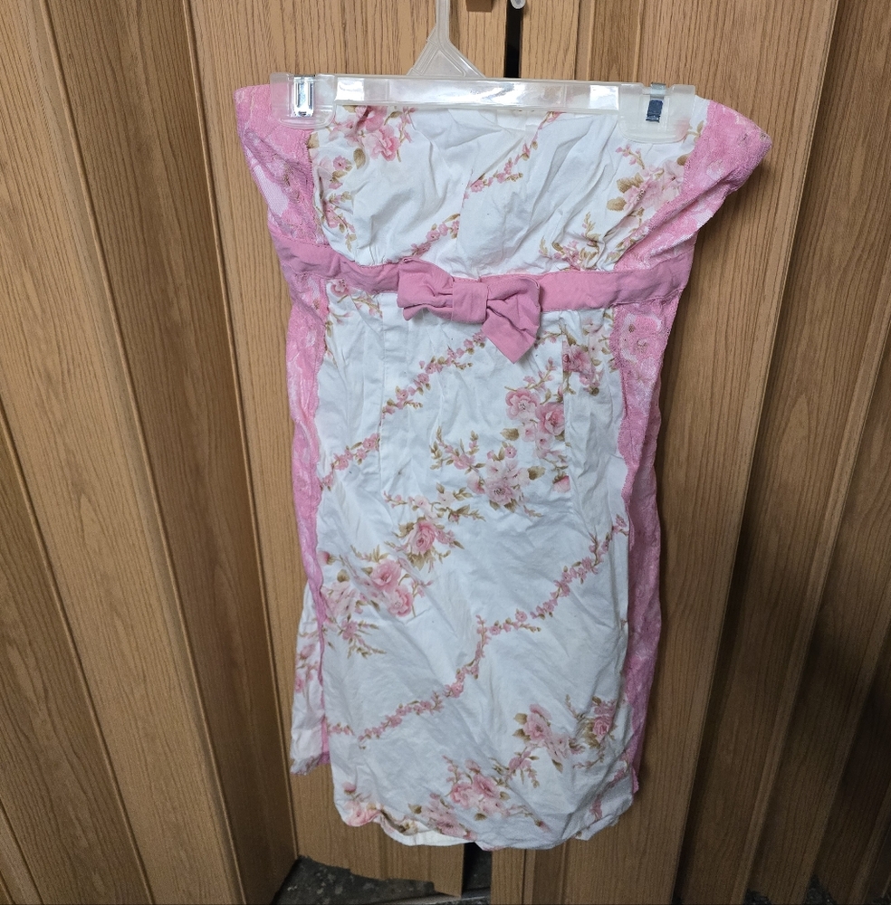 Floral Pink and White Strapless Dress With Lace Trim. Offers Welcome.